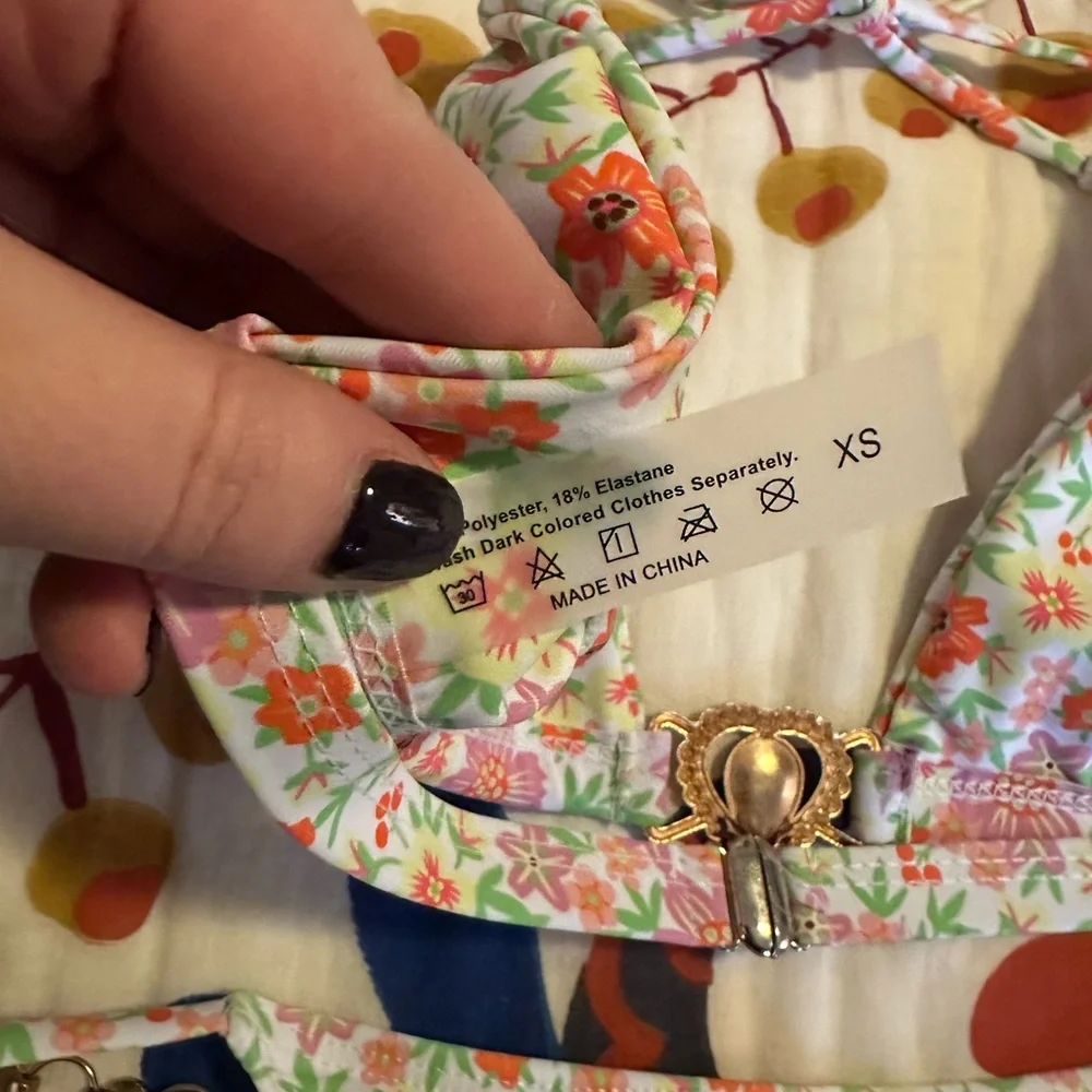 Floral Bikini - Picture 4 of 5